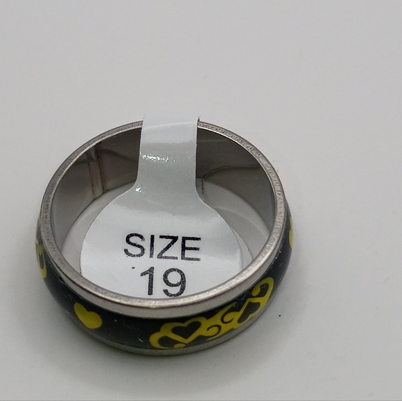 Stainless Steel Black and Yellow Heart Ring Band Size 8.5 - Picture 2 of 3
